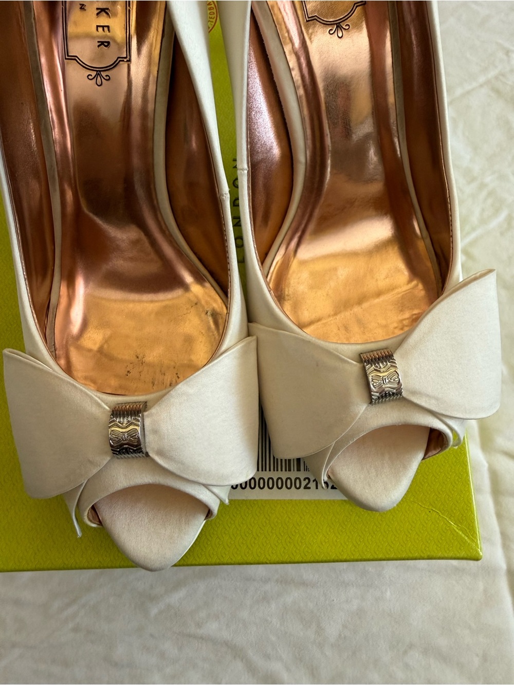 Ted Baker London Nualas Ivory Satin Bow Pumps — Size 8.5